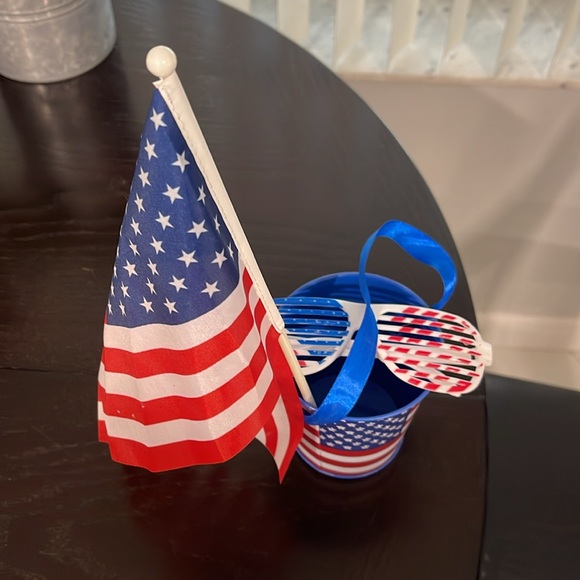 AMERICAN FLAG USA PATRIOTIC METAL TIN BUCKET NOVELTY GLASSES TOY 4TH OF JULY - Picture 8 of 11
